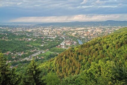 (VIDEO) Ništa od stabilizacije: Danas ZA DLAKU IZBJEGLI LED, a evo kakvo (ne)vrijeme sutra očekuje Banjalučane  