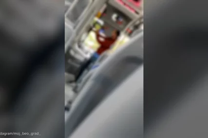 (VIDEO) OKRŠAJ PUTNIK I VOZAČA AUTOBUSA Sve je počelo žestokom raspravom, a onda su krenule batine