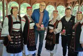 (FOTO) “Očuvanje tradicije je prioritet” Banjac PODRŽAO RAD KUD "Dubičanke"
