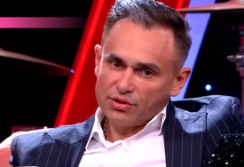 (FOTO) Svi gledaju u ovaj detalj: Bivši vjerenik Jovane Jeremić u Novakovom društvu "Šampioni igraju sve dok ne pobjede"