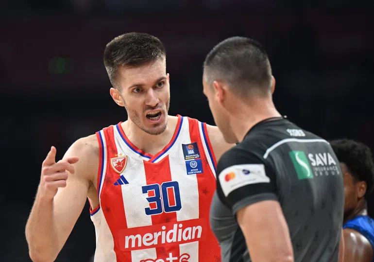 POSLALI GA U SVLAČIONICU Petrušev je zbog ovoga izbačen sa meča Zvezda – Budućnost
