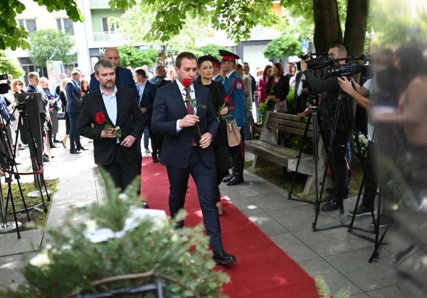 Goran Selak, spomenik 12 beba, polaganje vijenaca