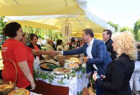 (FOTO) Selak posjetio “Zdravofest” u Gradišci: Ekipa SPS takmičila se u pripremi LOVAČKOG KOTLIĆA