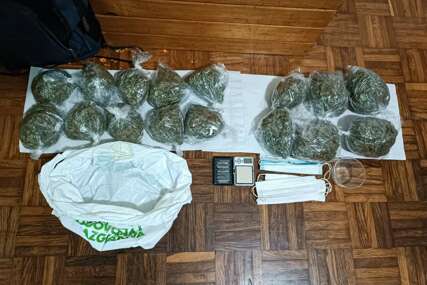 (FOTO) Akcija "Titanik" u Banjaluci: Uhapšena jedna osoba, ODUZET KILOGRAM MARIHUANE