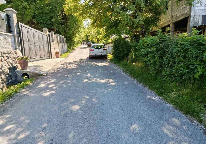 Blokiran put do Banj brda: Nesavjesni vozači nepropisnim parkiranjem ZAUSTAVILI odlazak na popularno izletište