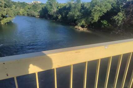 (FOTO) Banjalučani ga spasili u zadnji čas "Vikali su DIJETE JE U VODI, niko ne zna kako je upalo"