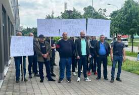 "Pravosuđe ne radi svoj posao" Zbog spora koji traje 4 godine, ODRŽAN PROTEST ispred Okružnog privrednog suda u Banjaluci