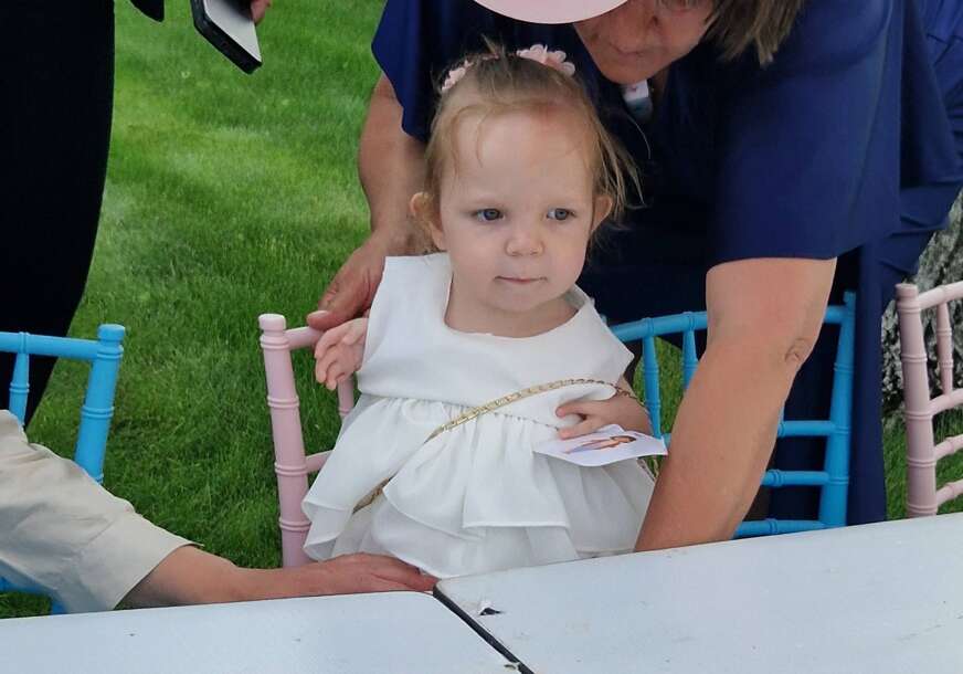 (FOTO) Irina (2) ujedinila Srbiju: Djevojčica sa krilima DOBIJA NOVI DOM prilagođen njenim potrebama