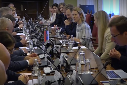 (VIDEO) "STVARI SU POČELE DA SE MIJENJAJU" Kalas se sastala sa predstavnicima opozicije u Srbiji, planirala sastanak i sa studenima u blokadi
