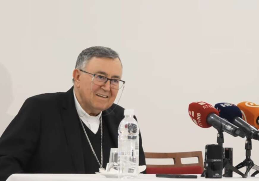 (VIDEO) "NE OSTAVLJA PROSTORA ZA ZLOBNE JEZIKE " Kardinal Puljić nakon povratka iz Vatikana u BiH govorio o papi Lavu XIV