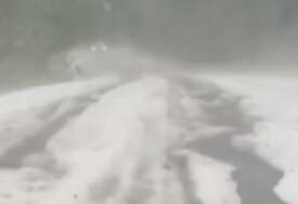 (VIDEO, FOTO) Nezapamćeno nevrijeme u maju: Pogledajte gdje je PADALO KAO IZ RUKAVICE, građani ustuknuli pred ZIMSKIM PRIZOROM