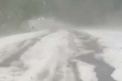 (VIDEO, FOTO) Nezapamćeno nevrijeme u maju: Pogledajte gdje je PADALO KAO IZ RUKAVICE, vozači ustuknuli pred ZIMSKIM PRIZOROM
