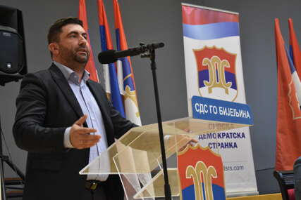 “Istorija će ga upamtiti kao najvećeg srpskog izdajnika” Petrović osuo DRVLJE I KAMENJE po Dodiku