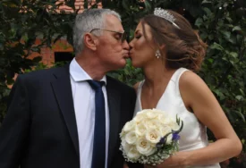 (FOTO) MILIJANA (27) U LOVU NA PENZIONERE Ljubila Milojka (80), a sad grli vremešnog Mitra, a Miloš (66) joj kupio auto