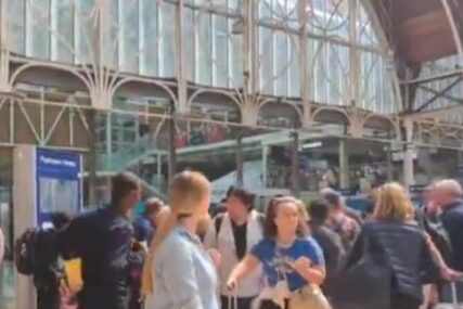 (VIDEO) PUTNICI EVAKUISANI, NASTAO HAOS Nestala struja u Londonu, metro linije prekinute