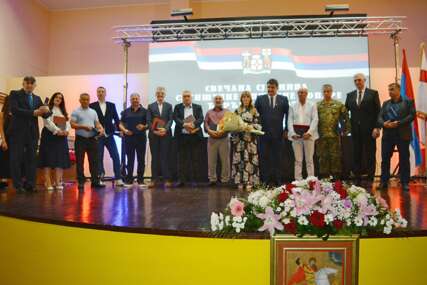 (FOTO) Svečana sjednica Skupštine opštine Lopare: Dodijeljena priznanja za DOPRINOS RAZVOJA lokalne zajednice