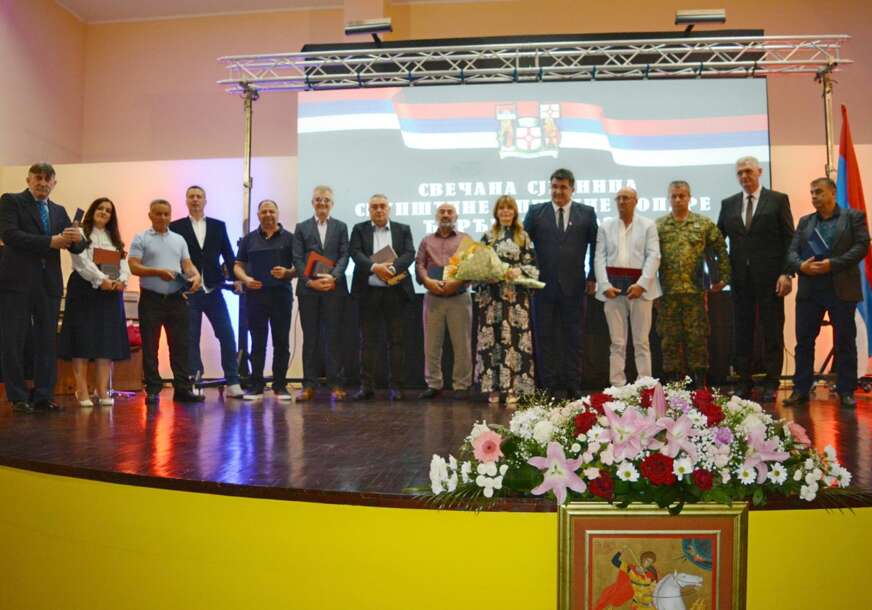 (FOTO) Svečana sjednica Skupštine opštine Lopare: Dodijeljena priznanja za DOPRINOS RAZVOJA lokalne zajednice