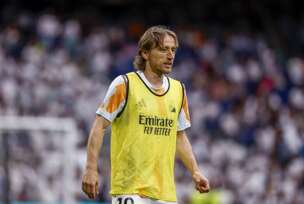 Luka Modrić se zagrijava uoči utakmice