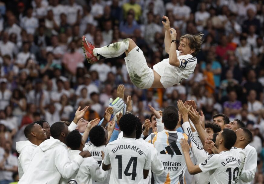 Luka Modrić u vazduhu
