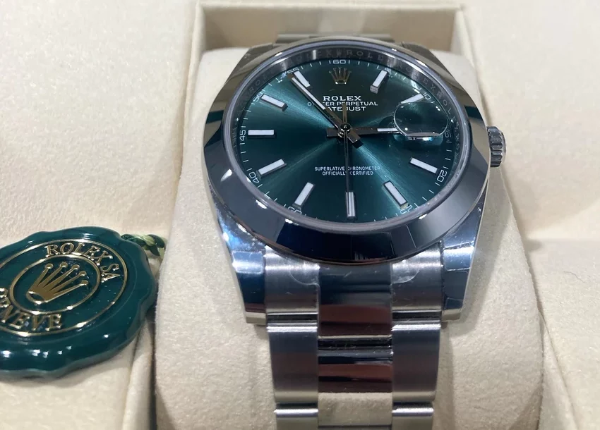 "Zlatno" putovanje završilo na carini: Muljali sa Rolexima, pa ostali i bez sna i bez sata