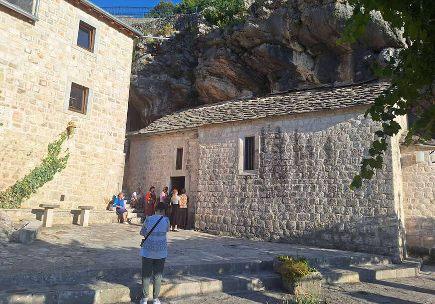 Manastir Zavala