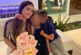 (VIDEO) OGROMNA TORTA SA ROZE I ŽUTIM RUŽAMA Marija Karan proslavlja rođendan, pokazala intimno slavlje u Americi