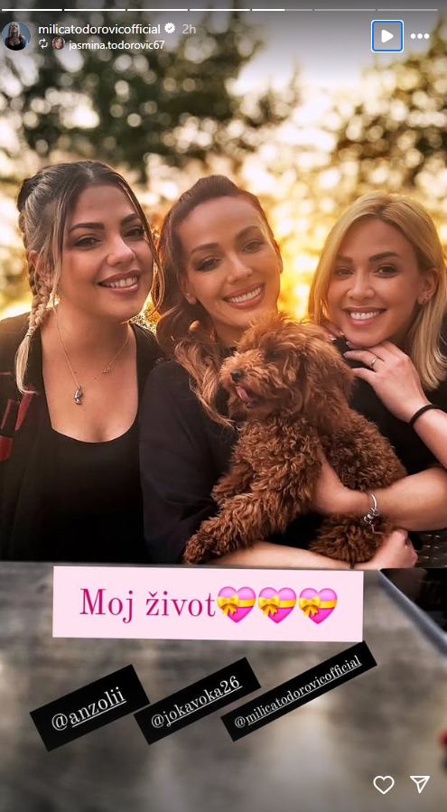 Milica Todorović sa sestrama
