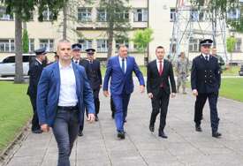 (VIDEO, FOTO) IZIGNORISALI HELEZA Dodik, Višković i Stevandić stigli u kasarnu "Kozara"