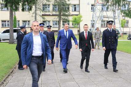 (VIDEO, FOTO) IZIGNORISALI HELEZA Dodik, Višković i Stevandić stigli u kasarnu "Kozara"