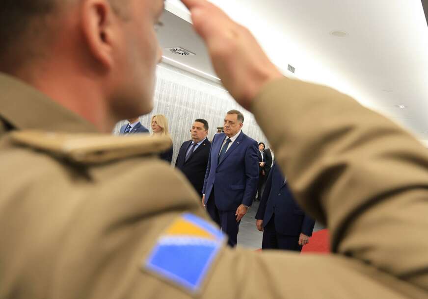 Milorad Dodik, kasarna Kozara
