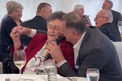 (VIDEO, FOTO) „Đurđevdan je najljepši uz pjesmu sa majkom“ Dodik se na krsnoj slavi latio mikrofona, evo koji se STIHOVI ORE ISPOD ŠATORA