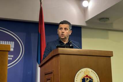 (VIDEO) "KAO DA JE BIO PIJAN" Vukanović ocijenio da je ponašanje Milorada Dodika na sjednici Narodne skupštine bilo KRAJNJE NENORMALNO