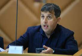 „Nemam šanse, jer mafija nije uložila u mene“ Vukanović o imenovanju za ministra bezbjednosti BiH, pa poručio da se NAIVNO ZALETIO GRLOM U JAGODE