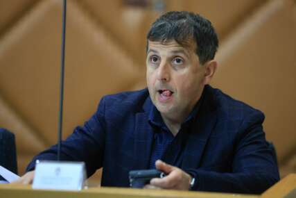 „Nemam šanse, jer mafija nije uložila u mene“ Vukanović o imenovanju za ministra bezbjednosti BiH, pa poručio da se NAIVNO ZALETIO GRLOM U JAGODE