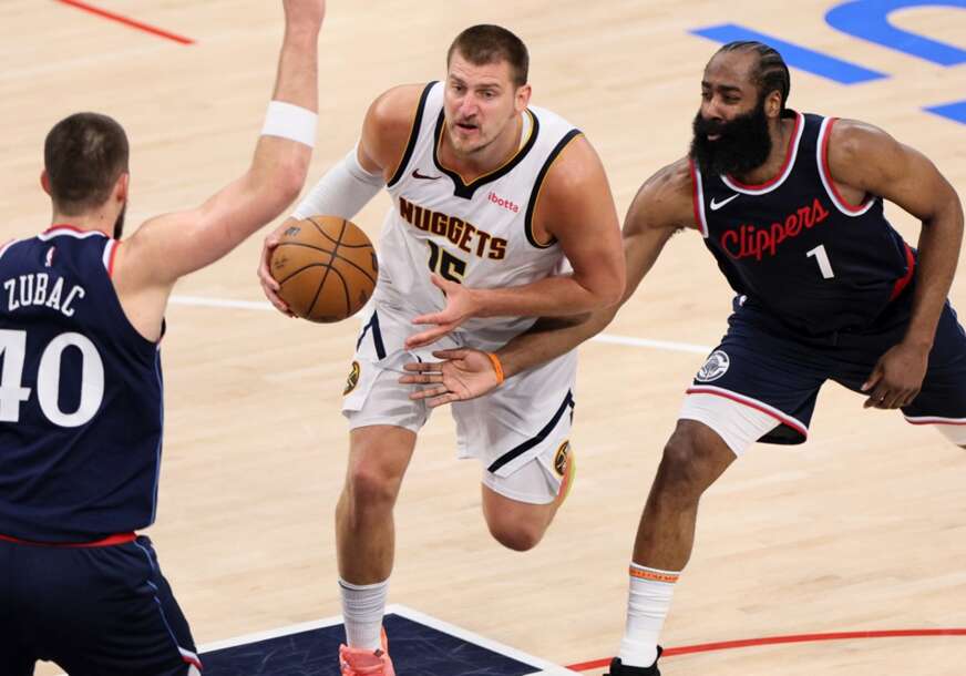 Nikola Jokić u napadu protiv LA Klipersa