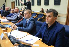 "Radite na razaranju Srpske" Vukanović žestoko isprozivao Dodika, Stevandić mu zaprijetio IZBACIVANJEM SA SJEDNICE, u sve se umiješala i Ljubojevićeva