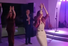 (VIDEO) Matura za pamćenje u Prijedoru: Profesori IZVELI PLES IZNENAĐENJA za svoje maturante