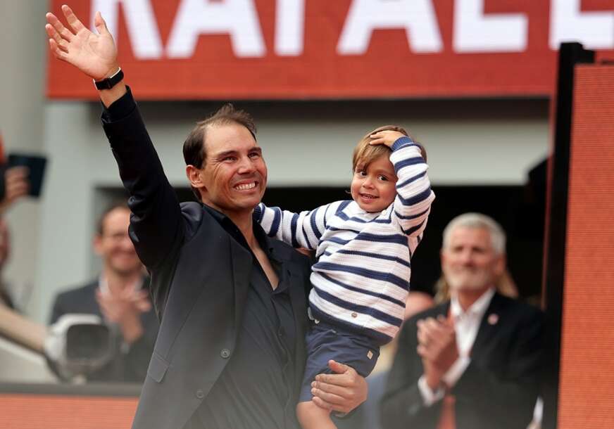 Rafael Nadal na sinom na oproštaju u Rolan Garosu