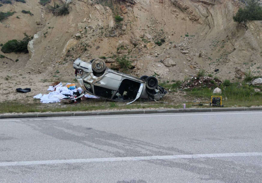 (FOTO) POVRIJEĐENE 3 OSOBE Teška saobraćajna nesreća u Ribniku