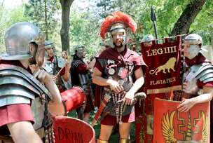 Parada legionara i gladijatora u Nišu otvorila prvi
