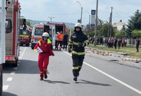 (VIDEO, FOTO) U stravičnom udesu učestvovalo 29 osoba: Doktorka i njen muž vatrogasac IZVELI HEROJSKO SPASAVANJE "Ljudi pali po putu, ranjeni"