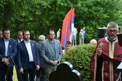(FOTO) Selak odao počast generalu Taliću: Obilježena godišnjica smrti komandanta Prvog krajiškog korpusa