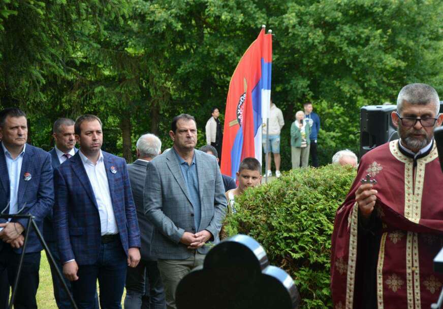 (FOTO) Selak odao počast generalu Taliću: Obilježena godišnjica smrti komandanta Prvog krajiškog korpusa
