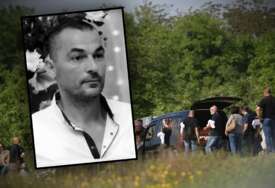 (FOTO) Otac očajan, majka grli kovčeg: Potresne scene na sahrani Vladimira (49) KOJI JE POGINUO sa Jokićima, opelo služi 5 sveštenika
