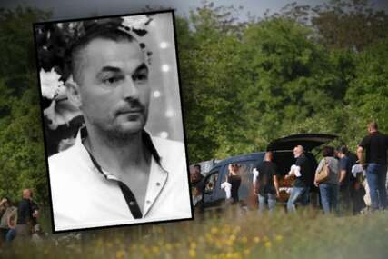 (FOTO) Otac očajan, majka grli kovčeg: Potresne scene na sahrani Vladimira (49) KOJI JE POGINUO sa Jokićima, opelo služi 5 sveštenika
