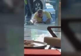 (FOTO) DRAMA U ZAGREBU Saša Mirković nakon tuče ostao da leži na pločniku ispred hotela