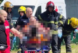 (VIDEO) POKUŠAJ SAMOUBISTVA Muškarac skočio sa prozora na glavu, tragovi krvi svuda
