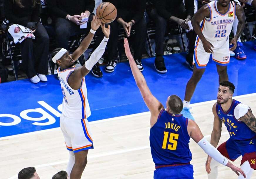 Šej Gildžes Aleksander i Nikola Jokić u duelu