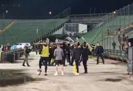 (VIDEO) Gađali ih nakon meča: Navijači Sarajeva ogorčeni na sudije
