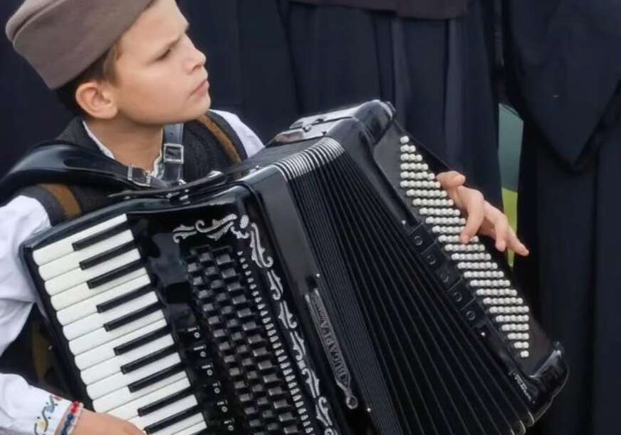 (FOTO) "Ja NE MOGU to, ali imam ruke koje znaju da heklaju" Riječi majke malog Slobodana tope i najhladnija srca, odlučila je da NE ODUSTAJE